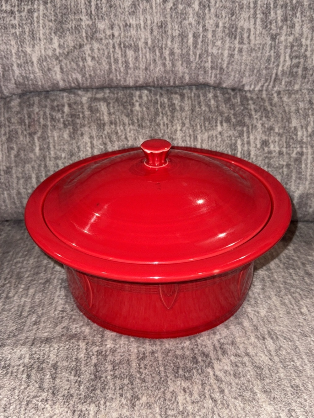 Fiesta RETIRED scarlet red  2.5 QUART COVERED CASSEROLE
